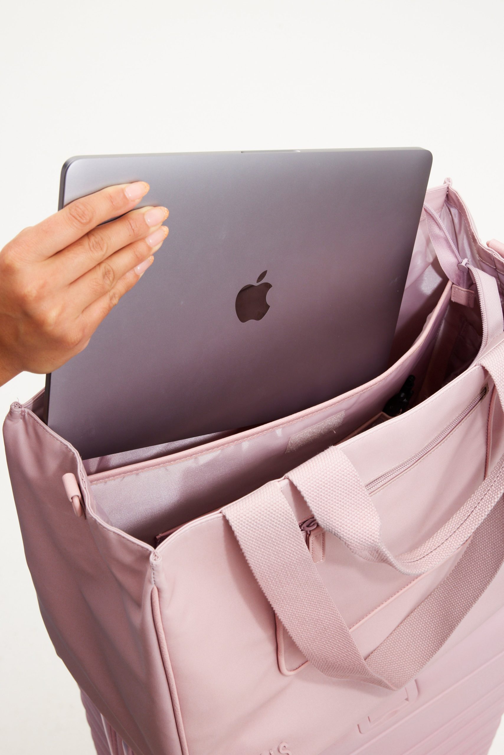 Resale The East To West Tote in Atlas Pink - Image 7