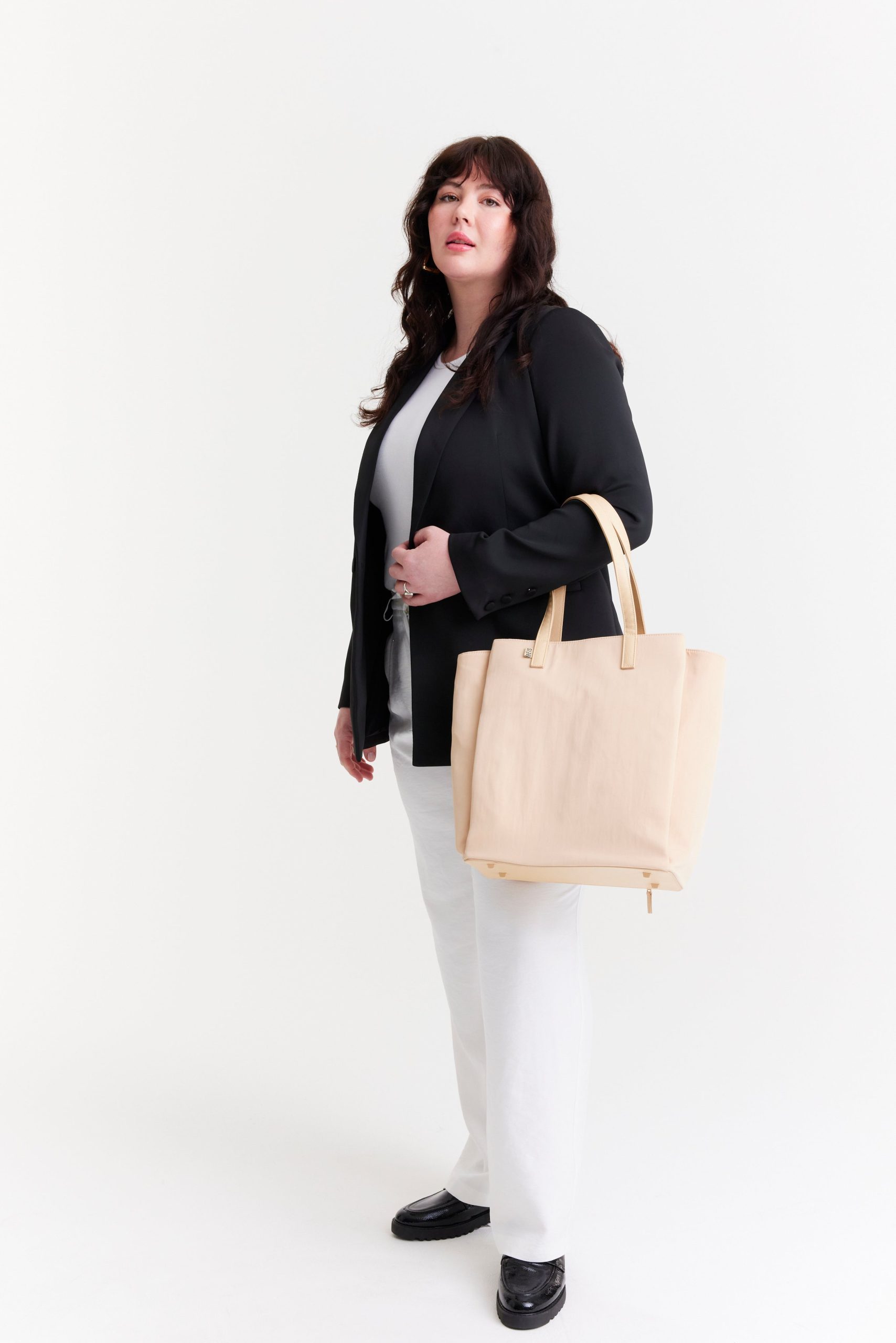 The Commuter Tote in Beige - Image 15