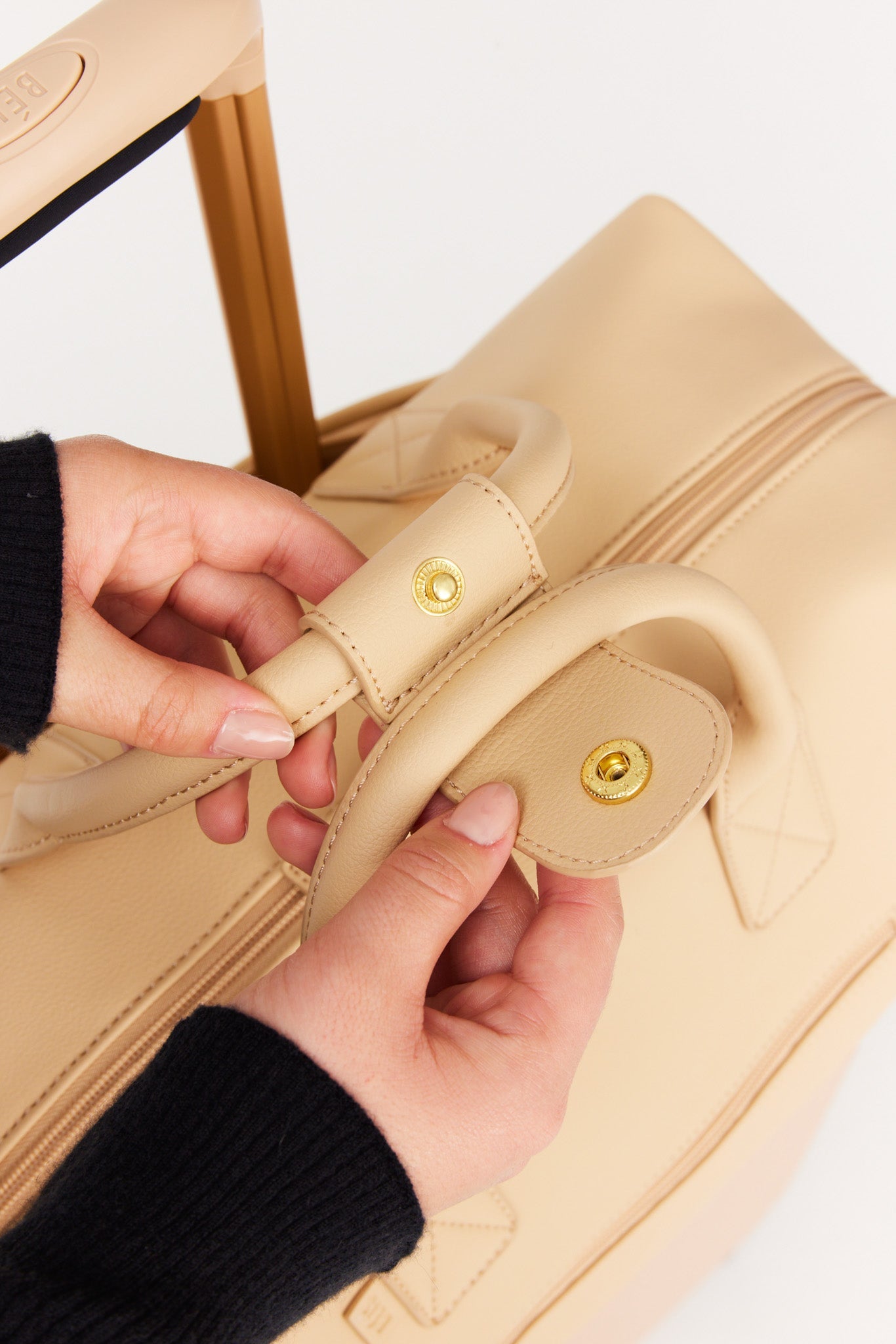 Resale The Premium Duffle in Beige - Image 9