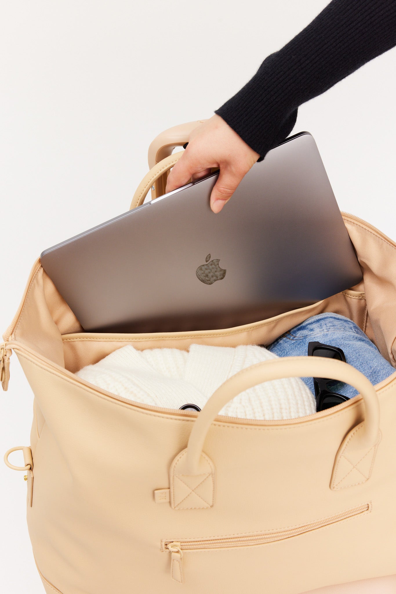 Resale The Premium Duffle in Beige - Image 6