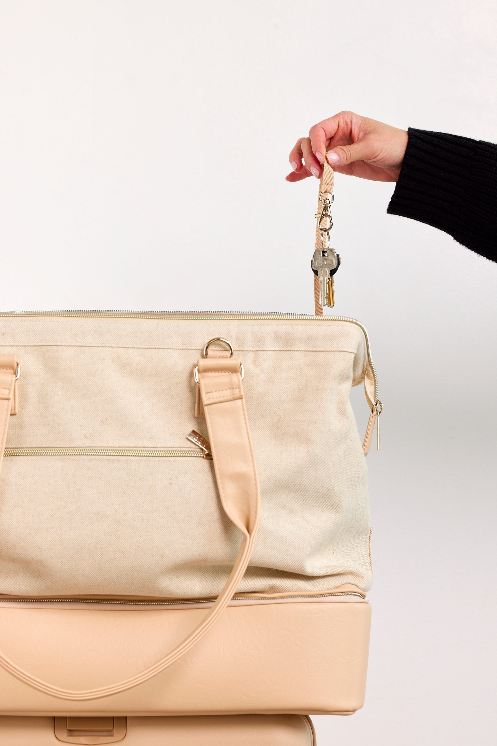 Resale The Convertible Weekender in Beige - Image 7