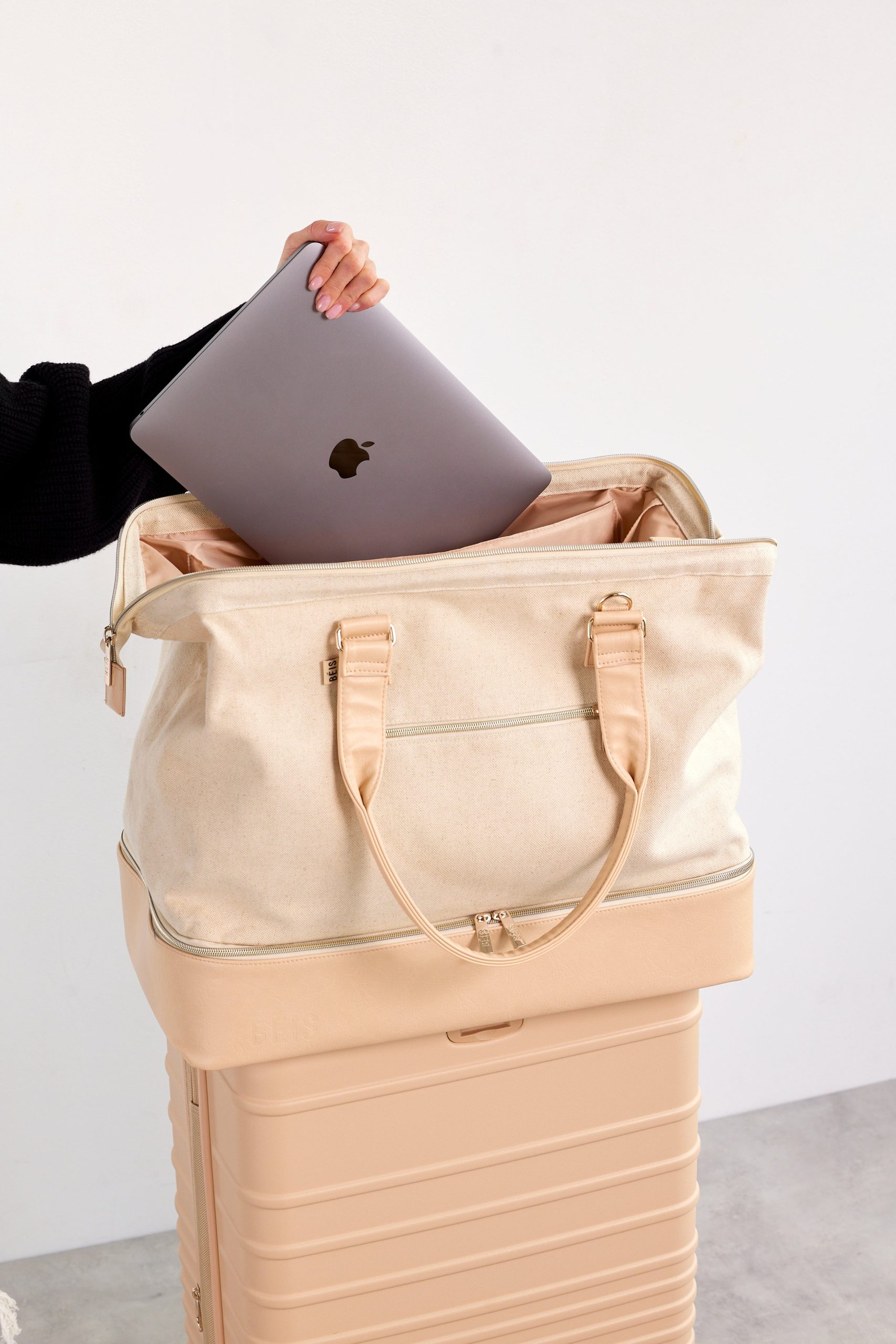 The Weekender in Beige - Image 8