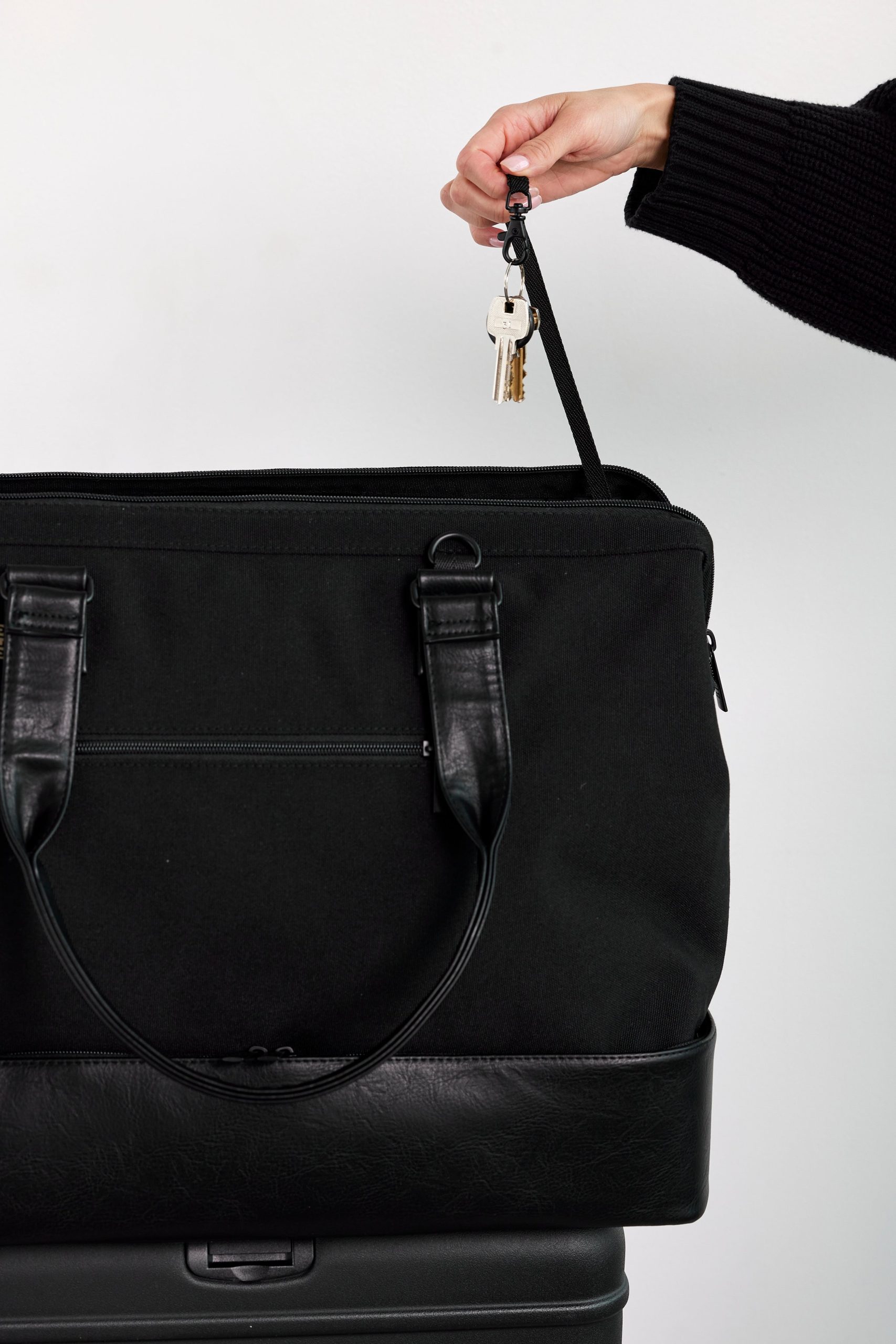 The Weekender in Black - Image 9