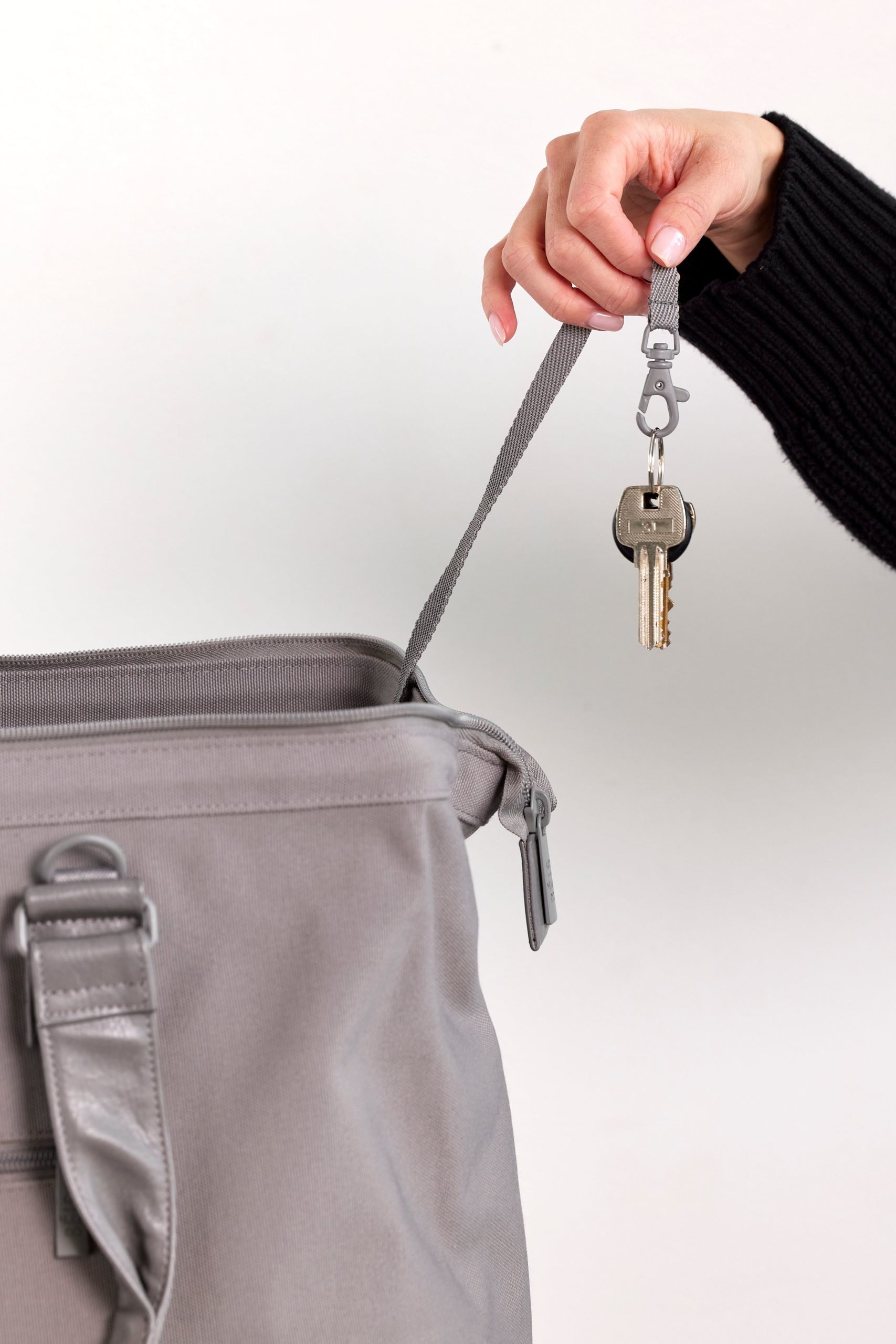 Resale The Weekender in Grey - Image 8