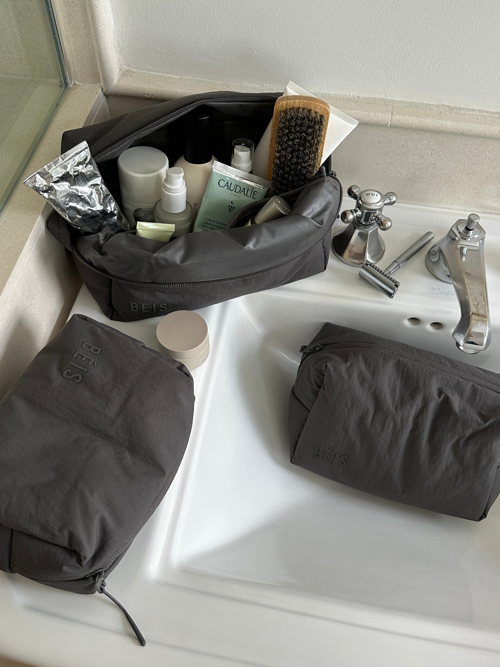 The Air Pouch Set in Charcoal - Image 2